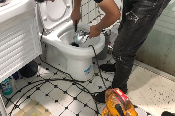 雁塔马桶堵塞自己疏通还是找师傅？专业上门服务让你省时更省心